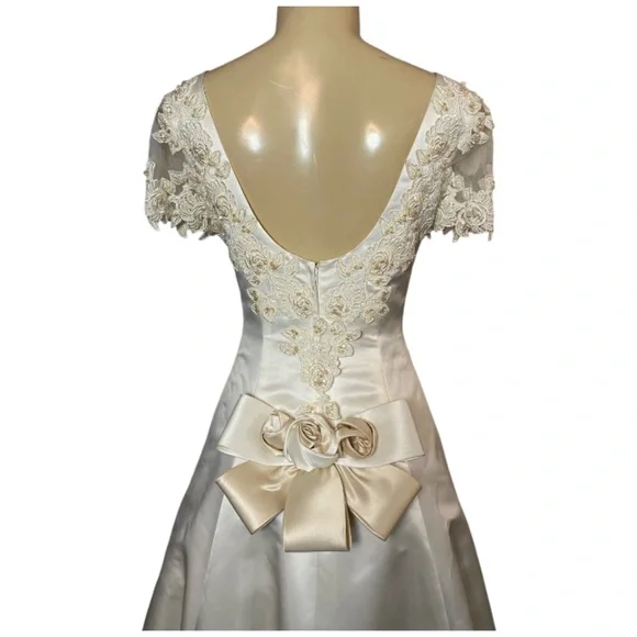 Michelangelo Satin Ivory Wedding Gown Dress With Pearls & Beading Size 6 - Picture 6 of 16